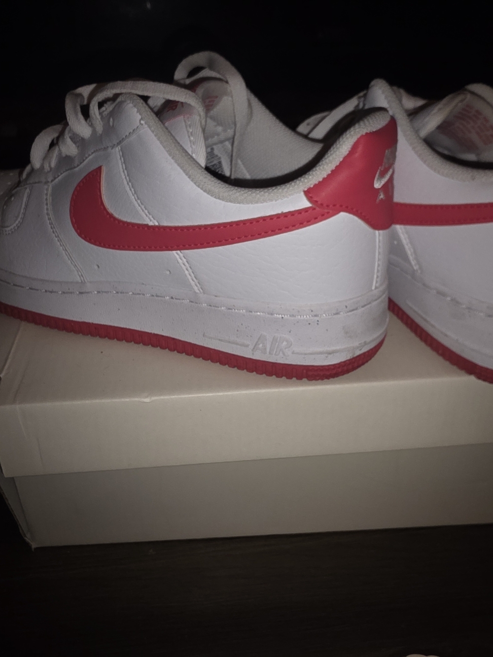 Nike Woman White & Pink Low-Top Sneakers
